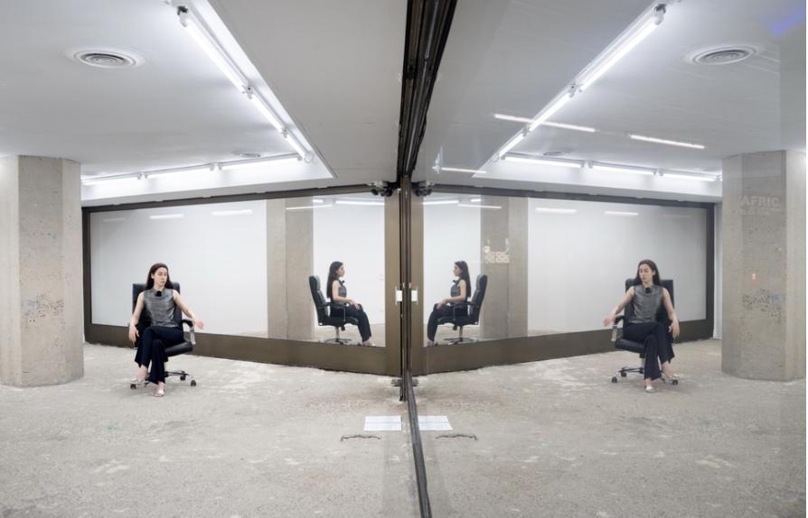  Selin Davasse, Corpus Iuris Artis: I. The Deposition, curated by soft power at Mouches Volantes, Cologne, 2025. Photo: Dirk Rose.