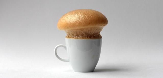 Aliènor Dauchez, Sono un fumo, 2016, Keramik, Polyurethan, 12 x 10 x 10 cm