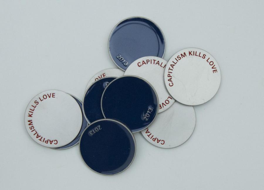 Claire Fontaine, Jeton (Capitalism Kills Love), 2013 © James Thornhill / Studio Claire Fontaine. Courtesy Claire Fontaine und / and Galerie Neu, Berlin
