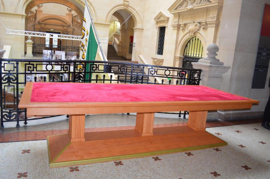 Kunstaktion von Mirkan Deniz im Palais de Rumine in Lausanne, Oktober 2015 Foto/Copyright: Sascha Ettlin Mirkan