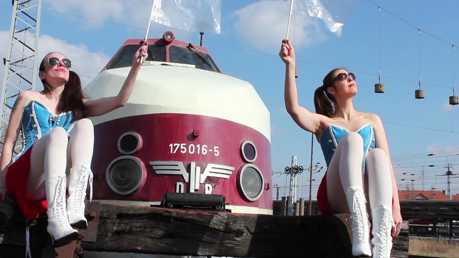 Performance Voyage 14.9. at >top Schillerpalais, Still from the video Jump Jump © Kim Dotty Hachmann und Steffi Simmen