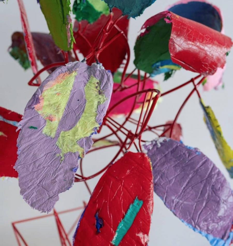 Alexander Skorobogatov „I Don’t Bite“, Metall, Silikon, Pigment, Farbe, 110 x 80 x 80 cm, 2021