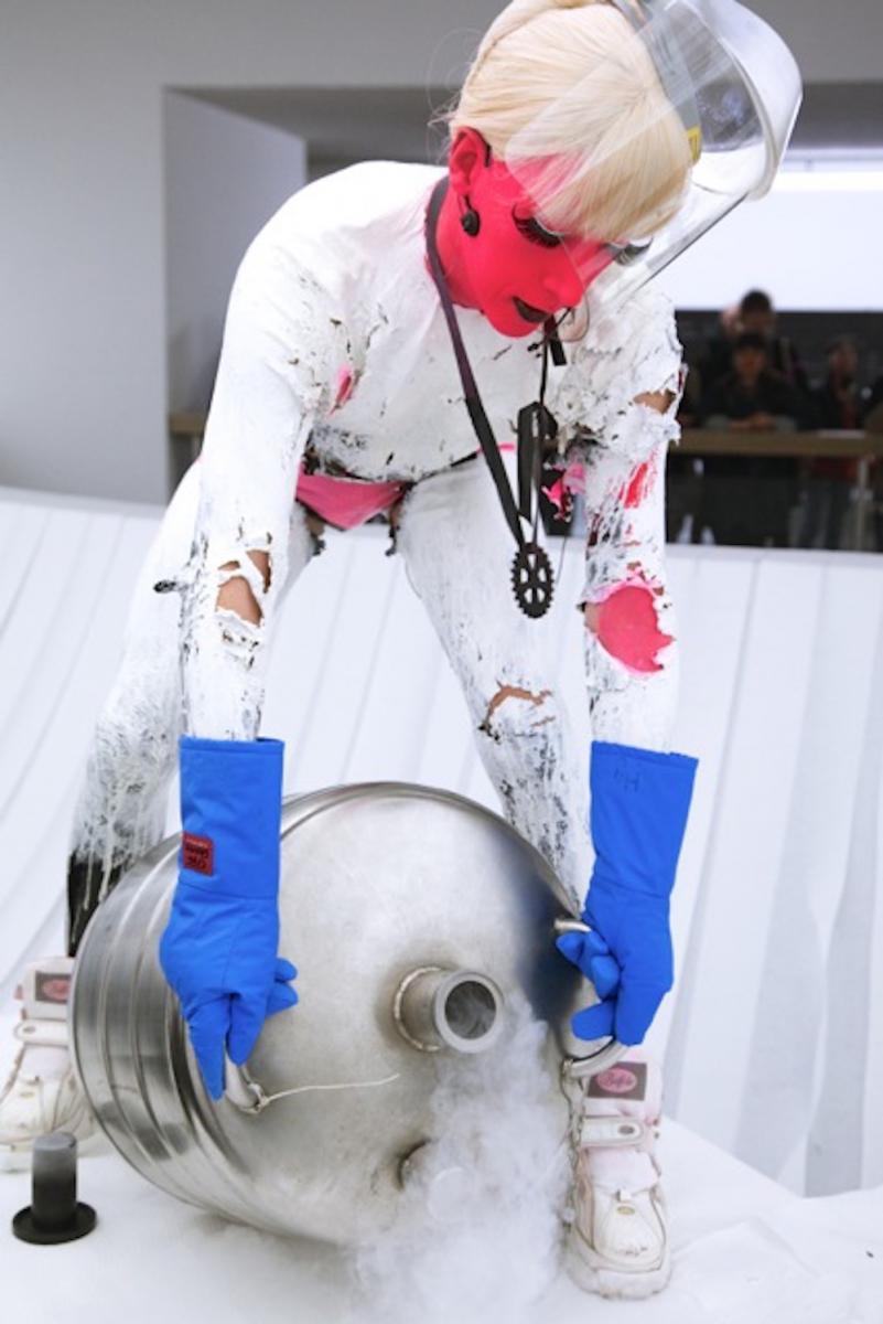 Johannes Paul Raether. Transformella Inhuman Kassel Cave – Cryo Communisat 0.0.1, 2015, Photo: Holger Jenns