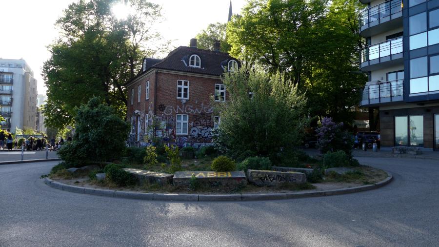 WIR SIND HIER: Yaya Jabbi. Film Still. Image courtesy of the artist.