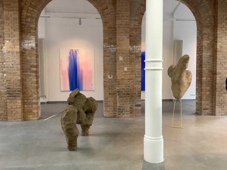 installation view unterm Lederhimmel