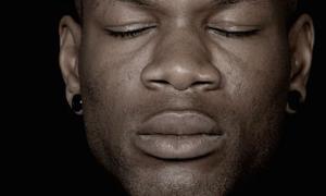 FACIAL EMOTIONS, Two-channel video installation, loop, Full-HD, life-size on two free-hanging 32 inch monitors, sound, 2018 © Yvon Chabrowski & VG Bildkunst