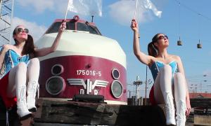 Performance Voyage 14.9. at >top Schillerpalais, Still from the video Jump Jump © Kim Dotty Hachmann und Steffi Simmen