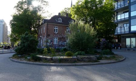 WIR SIND HIER: Yaya Jabbi. Film Still. Image courtesy of the artist.